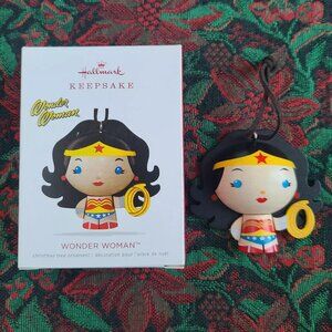 Hallmark 2018 Wonder Woman Ornament Christmas Wood Wooden DC Comics Cartoon